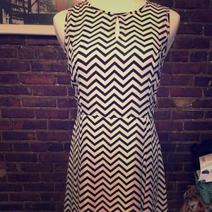 Black and White Keyhole Flowy Chevron Dress
